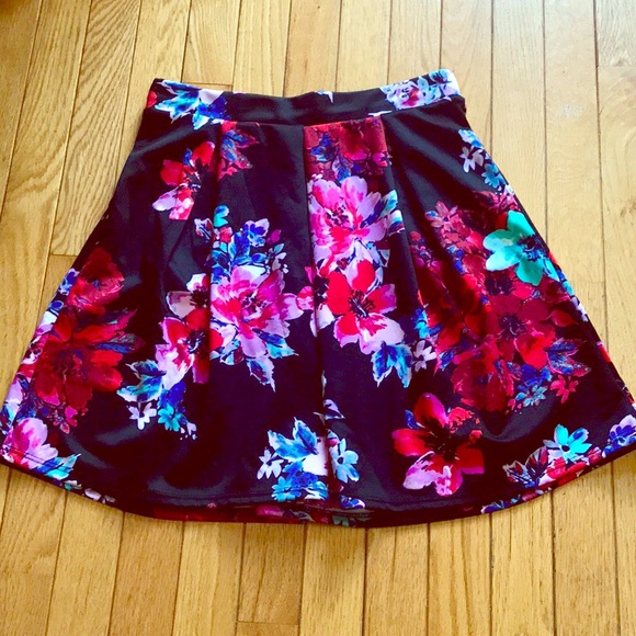 CHARLOTTE RUSSE HIGH WAISTED FLORAL MINI SKIRT - Picture 2 of 8